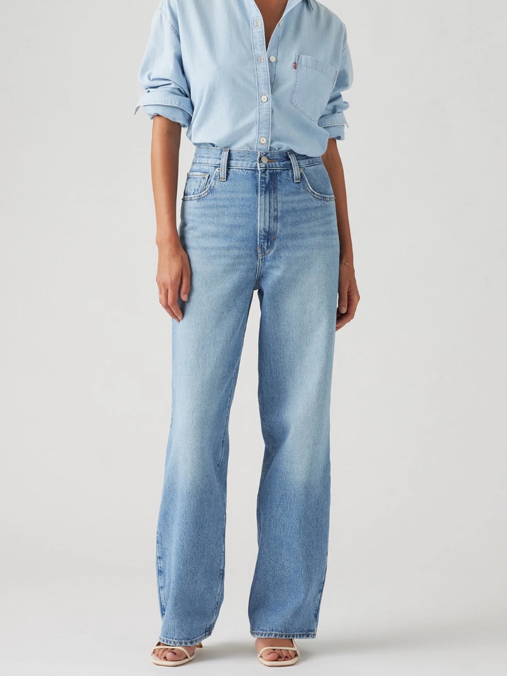 Levis High Waisted Straight leg in light - med blue wash 27/31